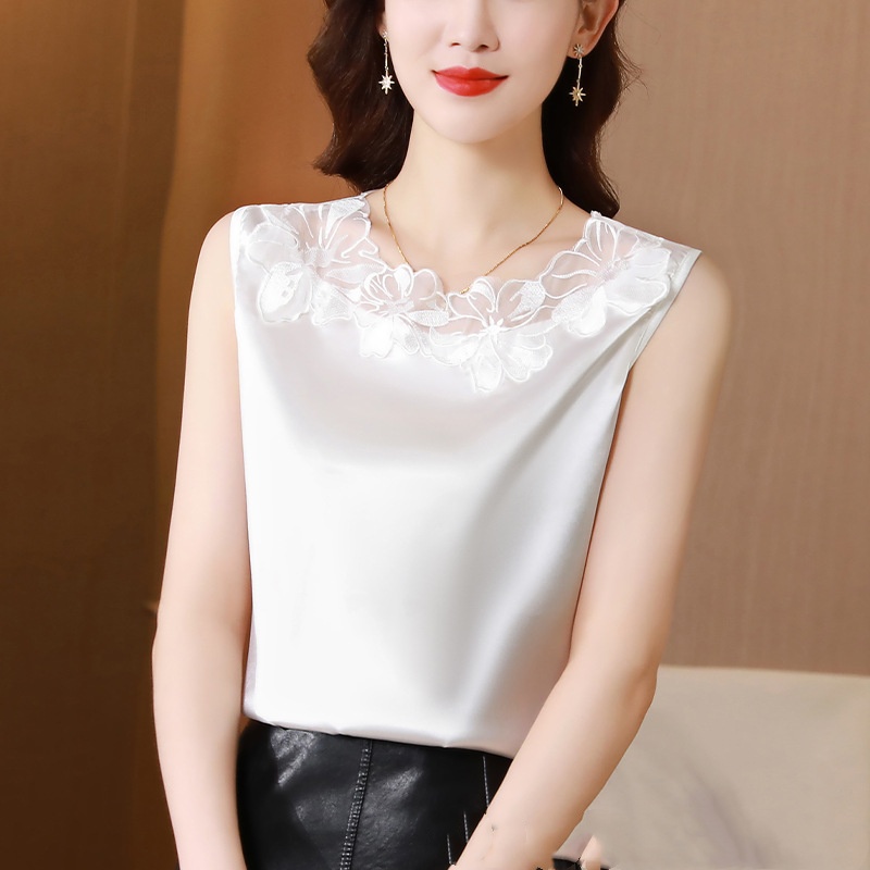 蕾絲領緞面背心